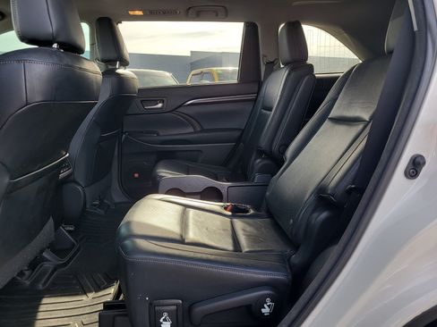Used 2014 Toyota Highlander Limited w/ Driver Technology Package FWD image 11