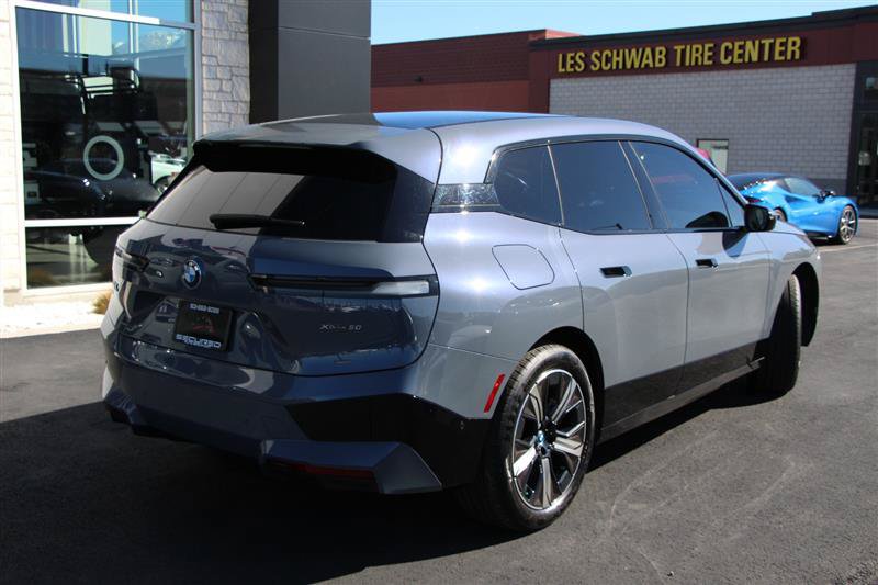 Used 2024 BMW iX xDrive50 w/ Premium Package AWD/4WD image 9