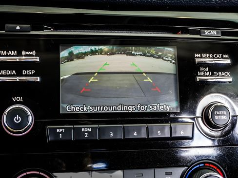 Used 2017 Nissan Rogue S FWD image 21