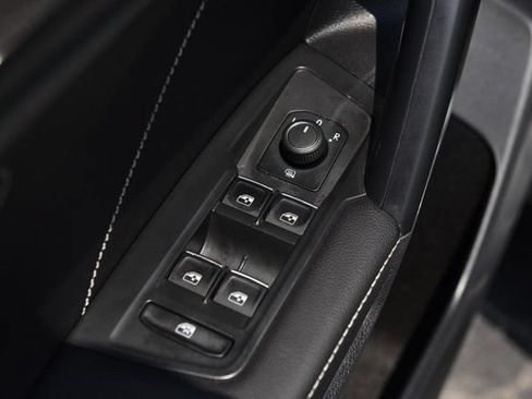 Certified 2023 Volkswagen Tiguan SE FWD image 8