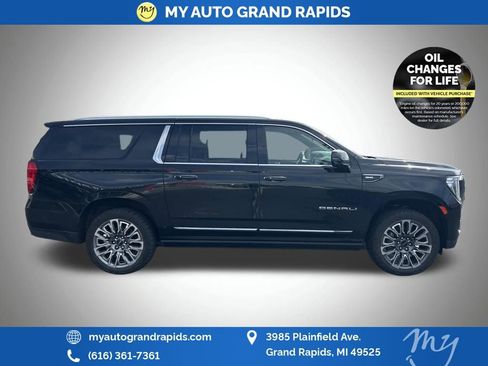 Used 2023 GMC Yukon XL Denali Ultimate AWD/4WD image 4
