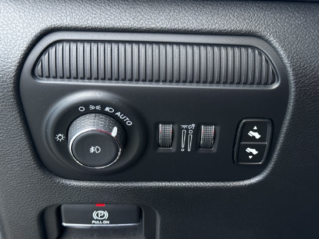 Used 2024 Jeep Wagoneer L Series II w/ Flexible Seating Group RWD image 22