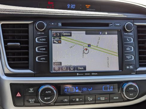 Used 2019 Toyota Highlander XLE FWD image 20