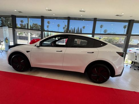 Used 2026 Tesla Model Y 2WD image 9