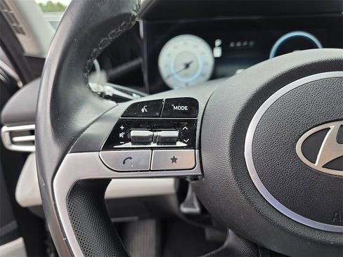 Used 2024 Hyundai Elantra Limited image 22