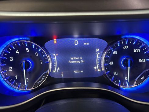 Used 2023 Chrysler Pacifica Touring-L image 18