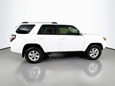 Used 2022 Toyota 4Runner SR5 Premium image 8