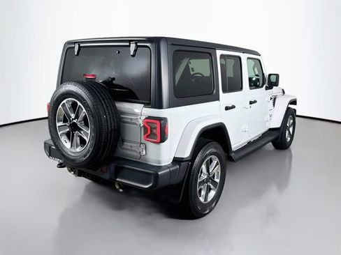 Used 2019 Jeep Wrangler Unlimited Sahara AWD/4WD image 7