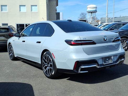Used 2024 BMW i7 M70 w/ Executive Package AWD/4WD image 7