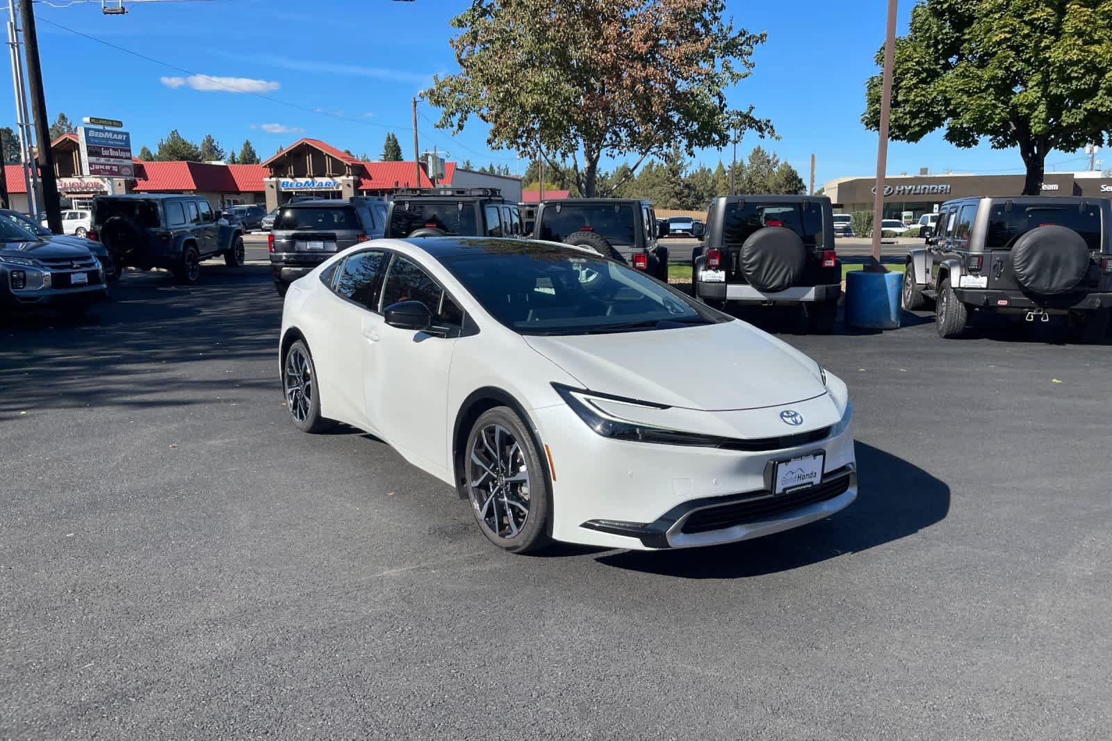 Used 2025 Toyota Prius Plug-In Hybrid FWD image 7