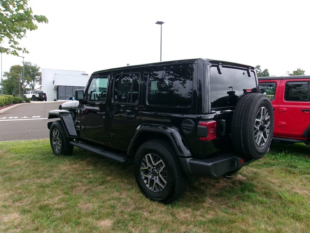Certified 2024 Jeep Wrangler Unlimited Sahara AWD/4WD image 4