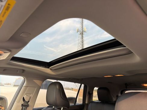 Used 2022 Toyota Highlander XLE image 15