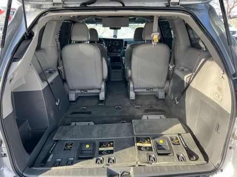 Used 2017 Toyota Sienna XLE image 25