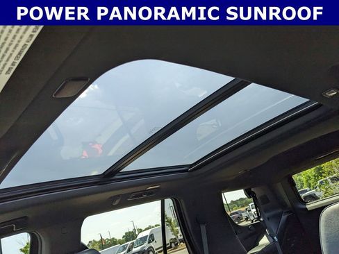 Used 2024 Chevrolet Tahoe Z71 w/ Luxury Package image 2