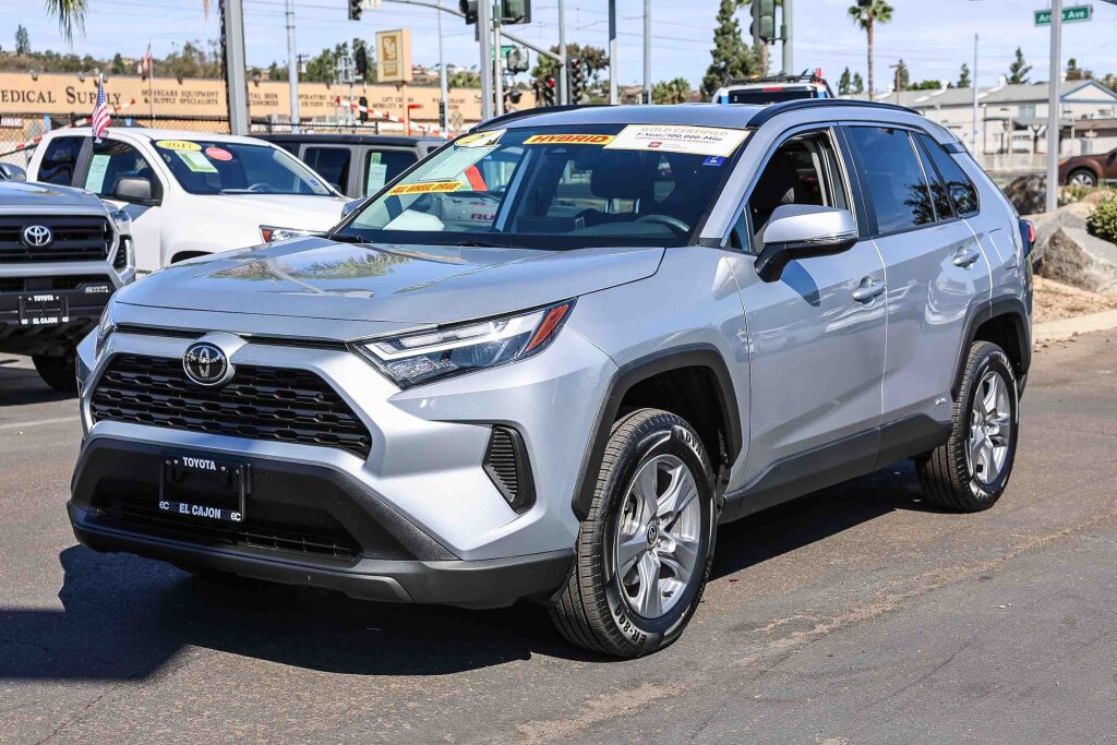 Certified 2025 Toyota RAV4 XLE AWD/4WD image 18
