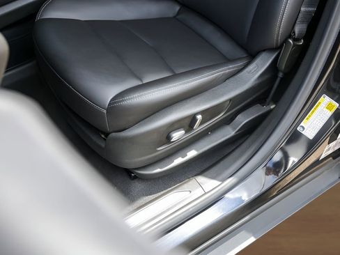Certified 2024 Cadillac XT5 Luxury FWD image 8