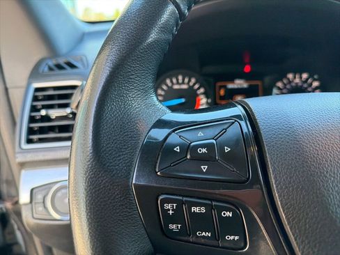 Used 2017 Ford Explorer XLT AWD/4WD image 33