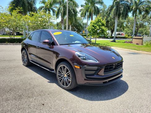 Certified 2023 Porsche Macan AWD/4WD image 1