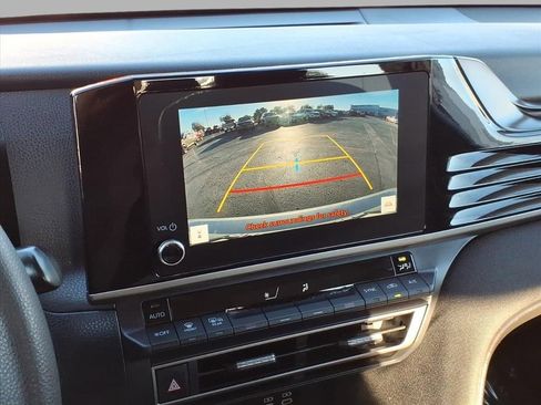 Used 2025 Toyota Camry LE image 20