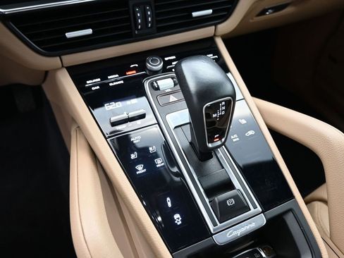 Used 2022 Porsche Cayenne Coupe w/ Premium Package image 18