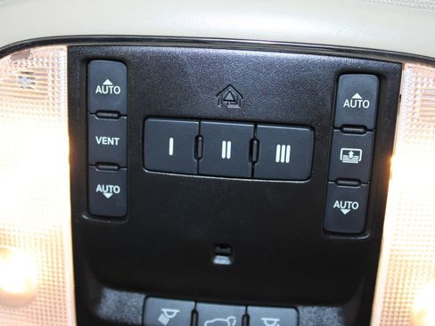 Used 2020 Jeep Grand Cherokee Limited w/ Luxury Group II image 49