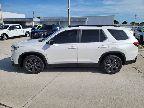 Used 2023 Honda Pilot Sport image 2