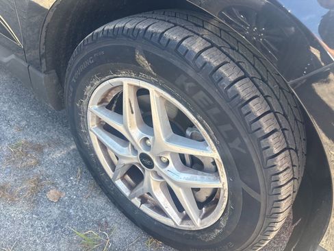 Used 2023 Ford Edge SEL image 2