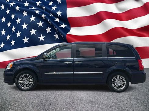 Used 2016 Chrysler Town & Country Touring-L w/ Driver Convenience Group FWD image 12