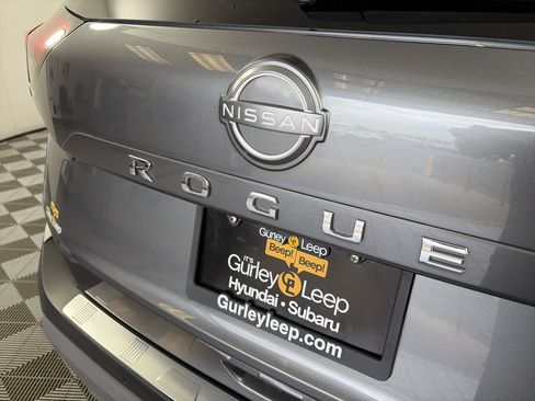 Used 2023 Nissan Rogue SV AWD/4WD image 15