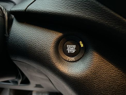 Used 2019 Jeep Cherokee Limited AWD/4WD image 20