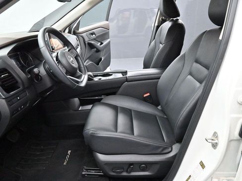 Used 2023 Nissan Rogue SL FWD image 14