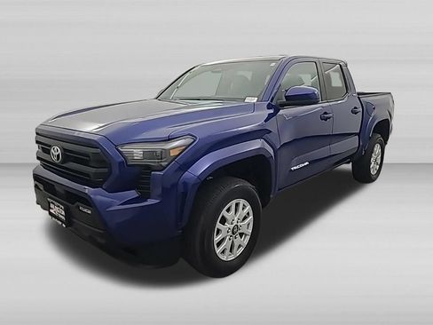 Used 2024 Toyota Tacoma SR5 AWD/4WD image 9