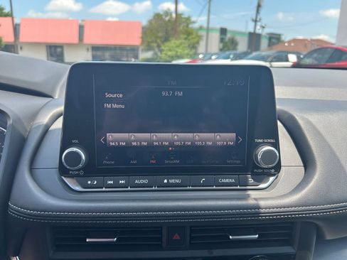 Used 2025 Nissan Rogue SV FWD image 20