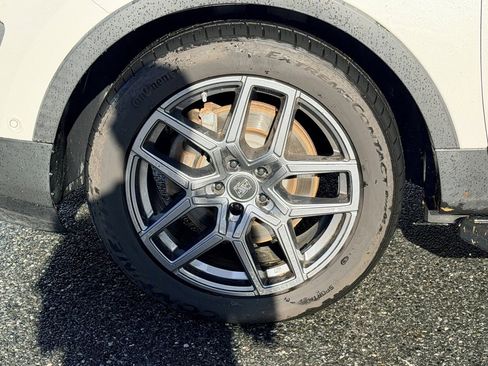 Used 2017 Ford Explorer Platinum image 28