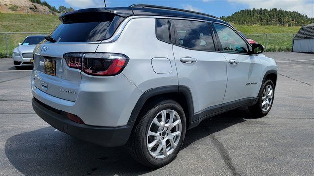 Used 2025 Jeep Compass Limited AWD/4WD image 6