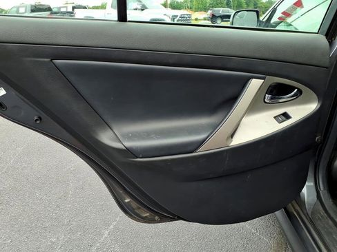 Used 2011 Toyota Camry SE w/ Sport Leather Pkg FWD image 12