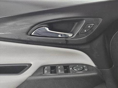 Used 2020 Chevrolet Equinox LS w/ LS Convenience Package image 10