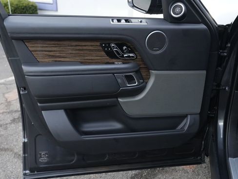 Used 2018 Land Rover Range Rover Supercharged image 23