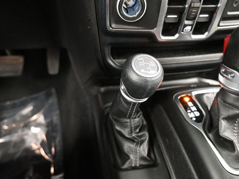 Used 2024 Jeep Wrangler Unlimited Sahara image 26