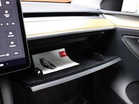 Used 2023 Tesla Model Y 2WD image 18