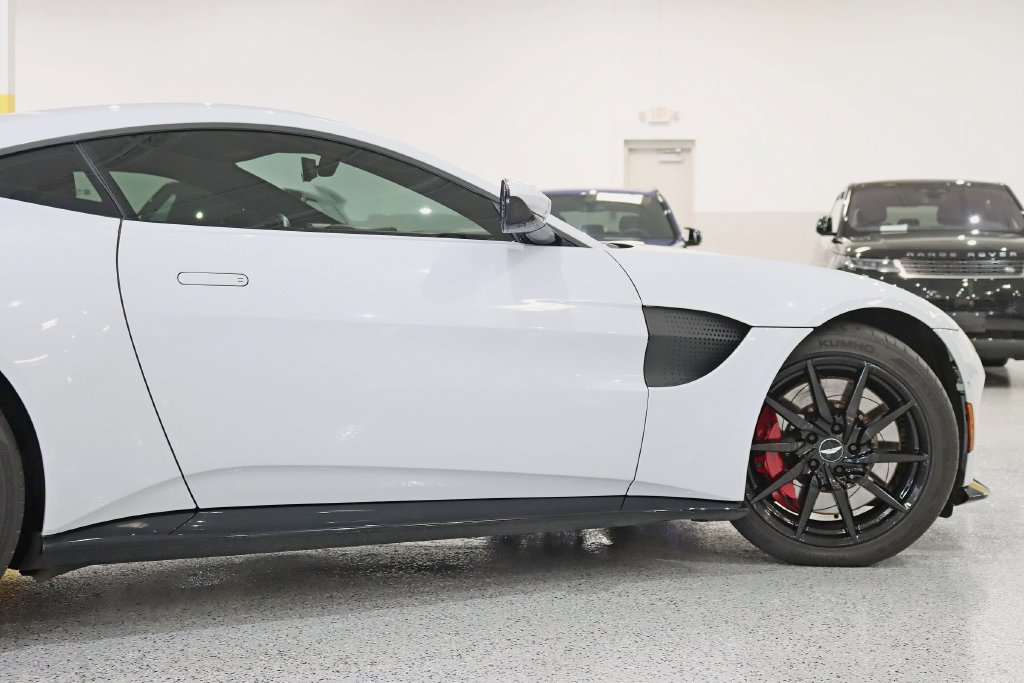 Used 2019 Aston Martin V8 Vantage Coupe RWD image 11