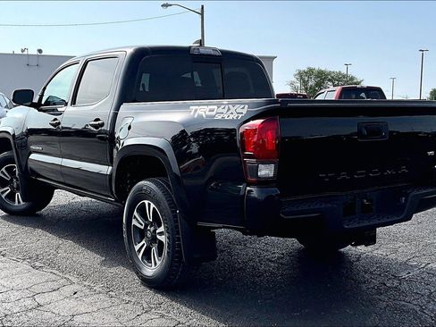 Used 2019 Toyota Tacoma TRD Sport AWD/4WD image 5