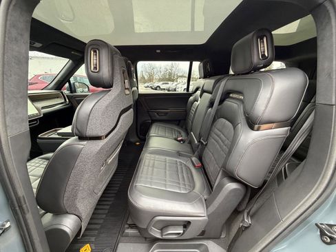 Used 2025 Rivian R1S Premium image 22