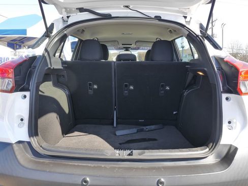 Used 2020 Nissan Kicks S image 16