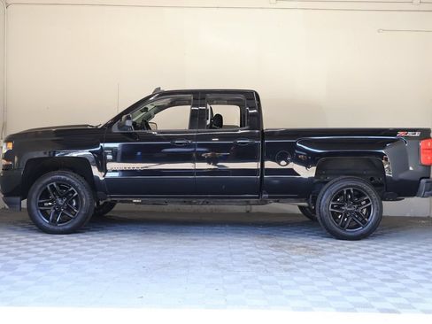 Used 2017 Chevrolet Silverado 1500 LT w/ Redline Edition AWD/4WD image 7