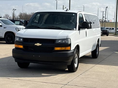 Used 2025 Chevrolet Express 3500 LS image 11