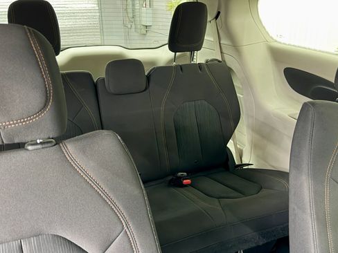 Used 2019 Chrysler Pacifica Touring Plus w/ Advanced Safetytec Group image 14