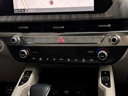 Used 2025 Kia Telluride SX w/ SX Captain's Chair Package FWD image 14