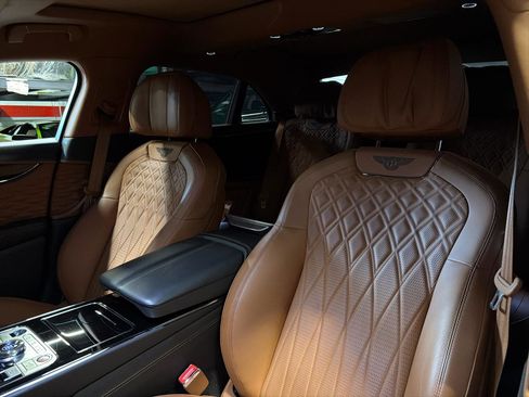 Used 2022 Bentley Flying Spur V8 AWD/4WD image 16