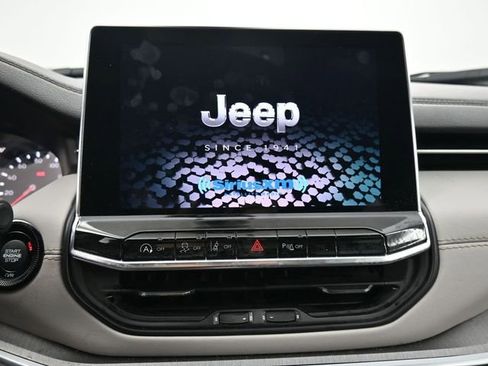 Used 2025 Jeep Compass Limited image 25